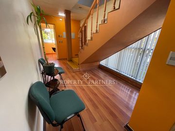 Se vende gran oficina en  sector Av Alemania