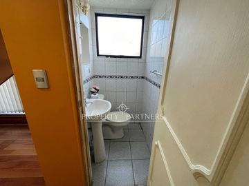 Se vende gran oficina en  sector Av Alemania