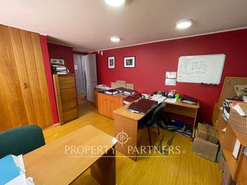 Se vende gran oficina en  sector Av Alemania