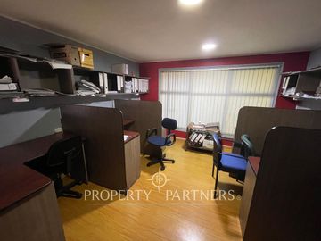 Se vende gran oficina en  sector Av Alemania