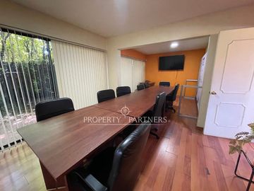 Se vende gran oficina en  sector Av Alemania