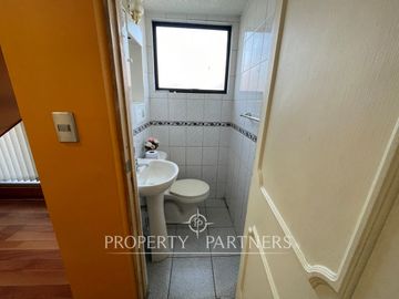 Se vende gran oficina en  sector Av Alemania