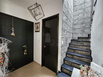 Casa en venta en Toluca, en fraccionamiento con amenidades y amplios espacios