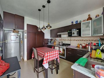 Casa en venta en Toluca, en fraccionamiento con amenidades y amplios espacios