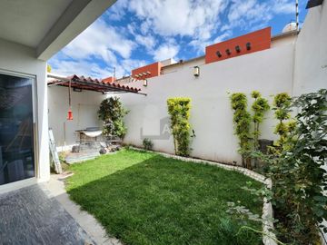 Casa en venta en Toluca, en fraccionamiento con amenidades y amplios espacios