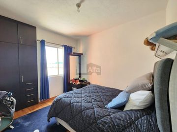 Casa en venta en Toluca, en fraccionamiento con amenidades y amplios espacios