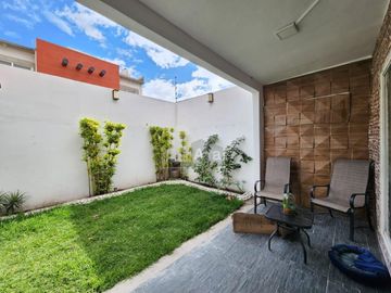 Casa en venta en Toluca, en fraccionamiento con amenidades y amplios espacios