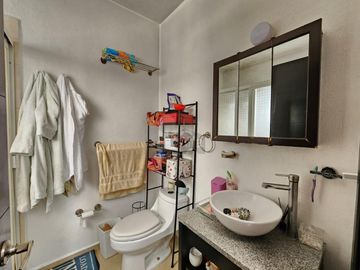 Casa en venta en Toluca, en fraccionamiento con amenidades y amplios espacios