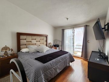 Casa en venta en Toluca, en fraccionamiento con amenidades y amplios espacios