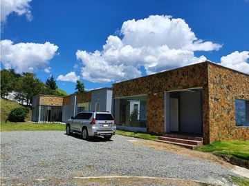 Vendo hermosa casa en Parcelación Carolina del Norte