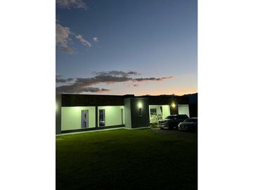 Vendo hermosa casa en Parcelación Carolina del Norte