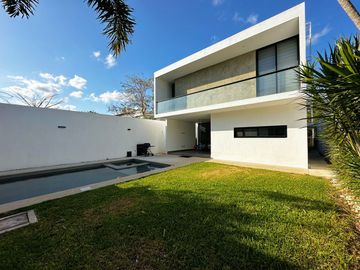 Venta de casa con 4 recámaras en Residencial Arbórea