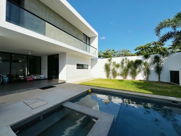Venta de casa con 4 recámaras en Residencial Arbórea