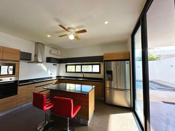 Venta de casa con 4 recámaras en Residencial Arbórea