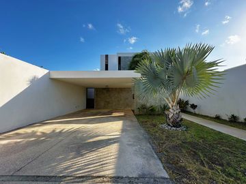 Venta de casa con 4 recámaras en Residencial Arbórea