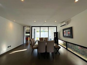 Venta de casa con 4 recámaras en Residencial Arbórea