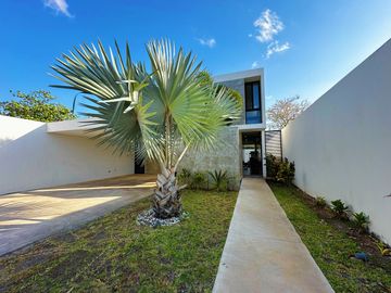 Venta de casa con 4 recámaras en Residencial Arbórea