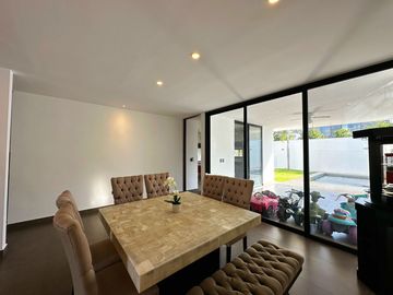 Venta de casa con 4 recámaras en Residencial Arbórea