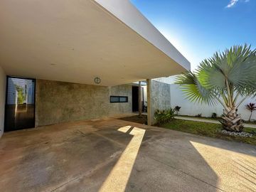 Venta de casa con 4 recámaras en Residencial Arbórea