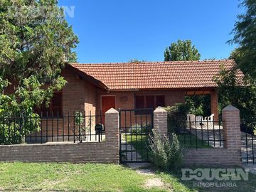 Casa con pileta y gas natural en Nuevo Merlo
