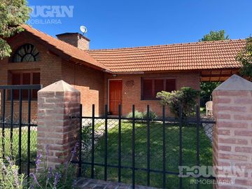 Casa con pileta y gas natural en Nuevo Merlo