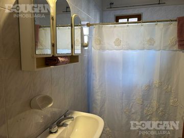 Casa con pileta y gas natural en Nuevo Merlo