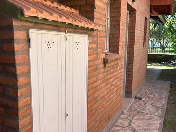 Casa con pileta y gas natural en Nuevo Merlo
