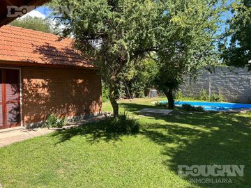 Casa con pileta y gas natural en Nuevo Merlo