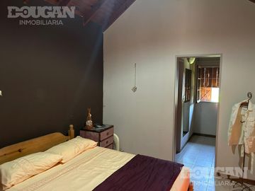 Casa con pileta y gas natural en Nuevo Merlo