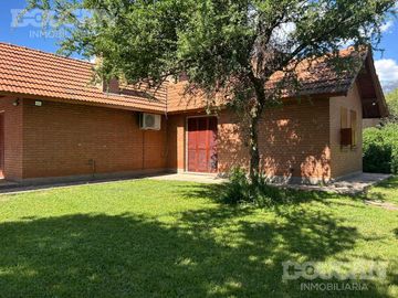 Casa con pileta y gas natural en Nuevo Merlo