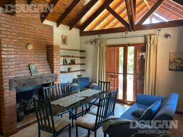 Casa con pileta y gas natural en Nuevo Merlo
