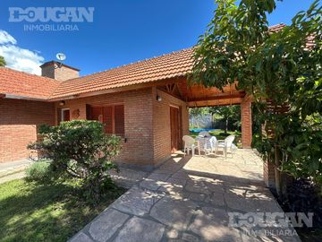 Casa con pileta y gas natural en Nuevo Merlo