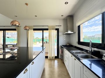 Casa en venta barrio Lagos de Canning