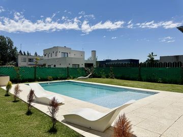 Casa en venta barrio Lagos de Canning
