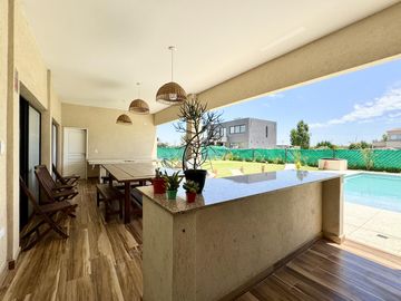 Casa en venta barrio Lagos de Canning