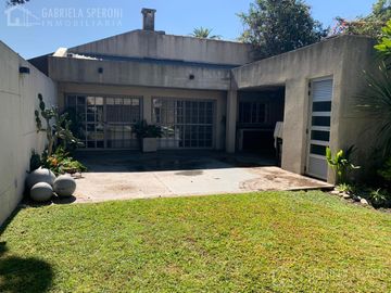 Casa 4 ambientes VENTA Banfield