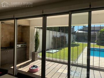 Casa 4 ambientes VENTA Banfield