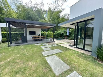 Casa campestre amoblada en venta sector Avenida Centenario