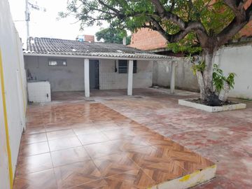 Casa con excelente ubicación cerca al centro comercial San fernando plaza