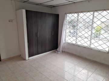 Casa con excelente ubicación cerca al centro comercial San fernando plaza
