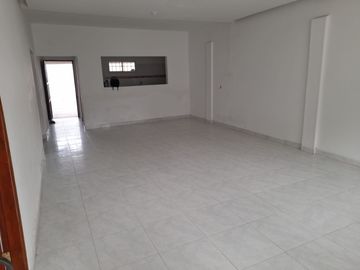 Casa con excelente ubicación cerca al centro comercial San fernando plaza