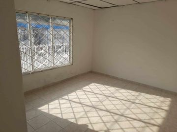 Casa con excelente ubicación cerca al centro comercial San fernando plaza