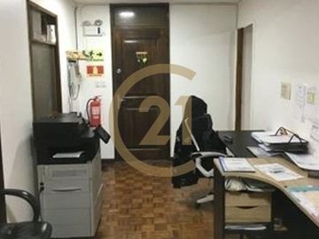 SE VENDE OFICINA EN CALLE AGUSTINAS