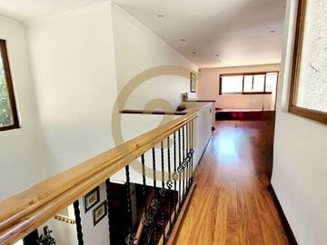 CASA CONDOMINIO, 4 DORM. SUITE, SERV, MARÍA MONVEL