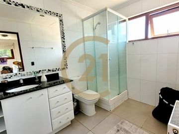 CASA CONDOMINIO, 4 DORM. SUITE, SERV, MARÍA MONVEL