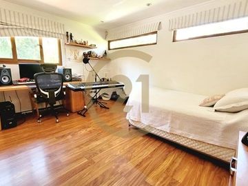 CASA CONDOMINIO, 4 DORM. SUITE, SERV, MARÍA MONVEL