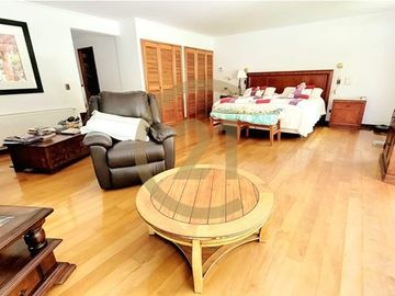 CASA CONDOMINIO, 4 DORM. SUITE, SERV, MARÍA MONVEL