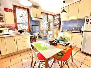 SE VENDE CASA EXCELENTE UBICACIÓN LAS CONDES