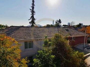 SE VENDE CASA EXCELENTE UBICACIÓN LAS CONDES