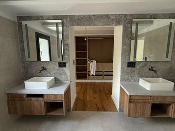 Magnífica casa en Belgrano R totalmente refaccionada con gran jardín y pileta,